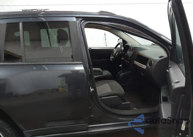 1C4NJDBB4GD556999: 43845499