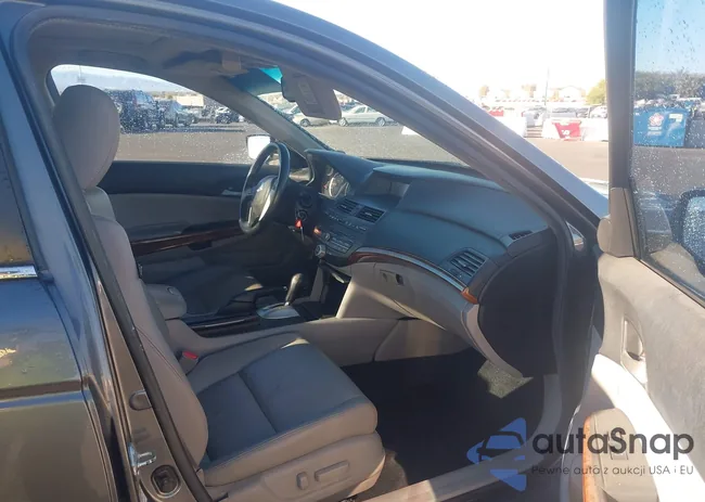 1HGCP2F80BA106190: 43848432