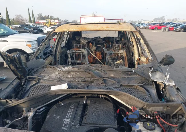 5UXKR2C52J0X10132: 43847618