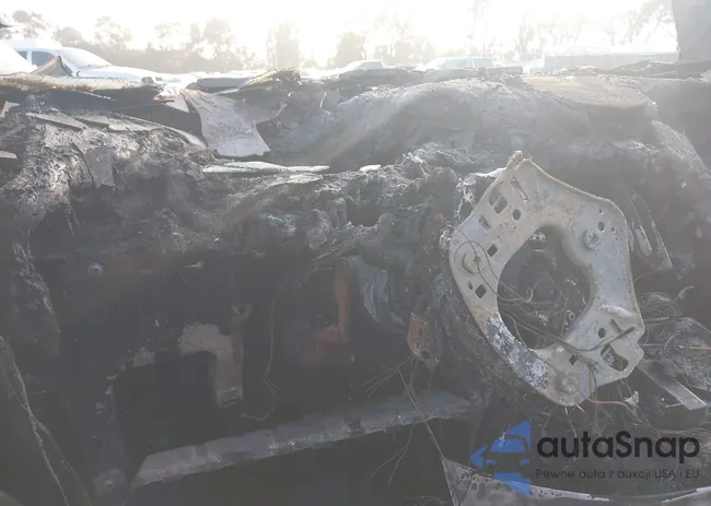 5UXKR2C52J0X10132: 43847618