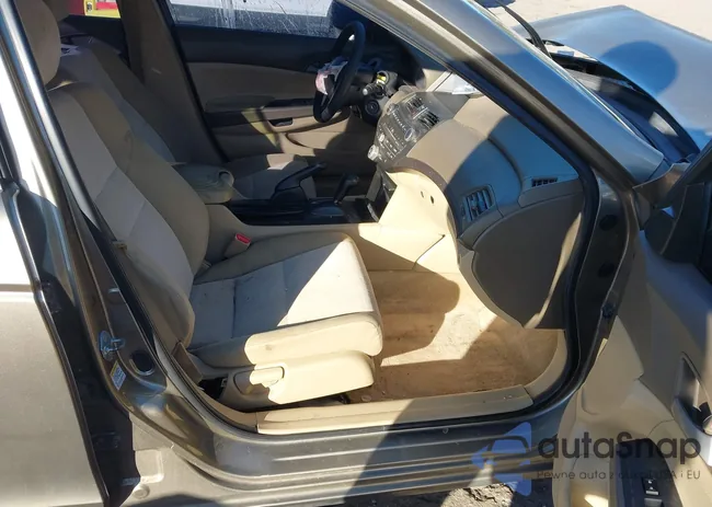 1HGCP2F3XAA111609: 43849283