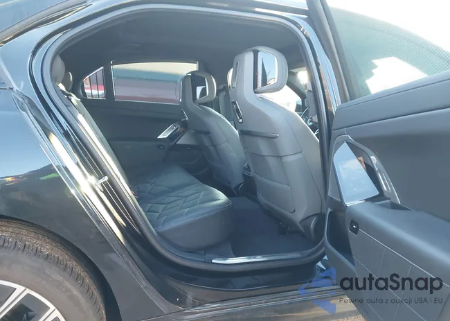 WBA33EH02RCP65287: 43850074