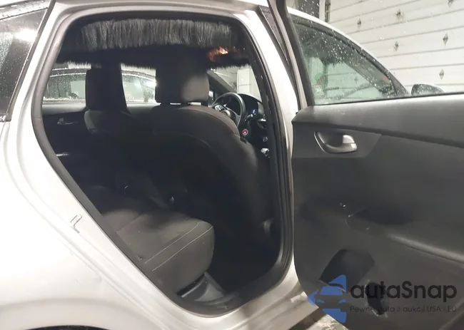 3KPF24AD8ME379775: 43850254