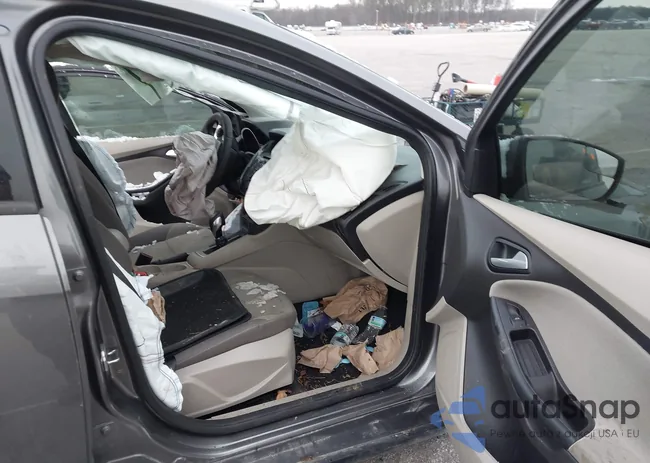 1FADP3F27DL143576: 43850470