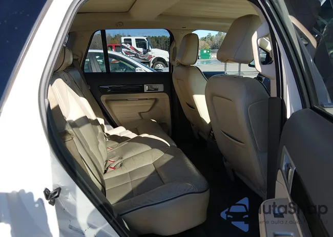 2LMDU68C88BJ05872: 43850613