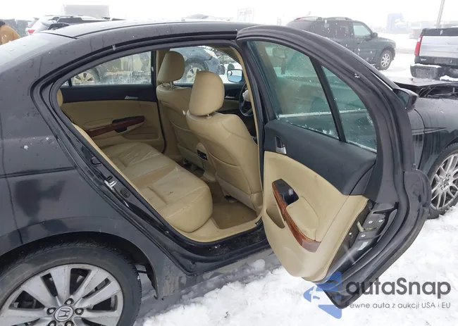 1HGCP3F80BA014423: 43851970