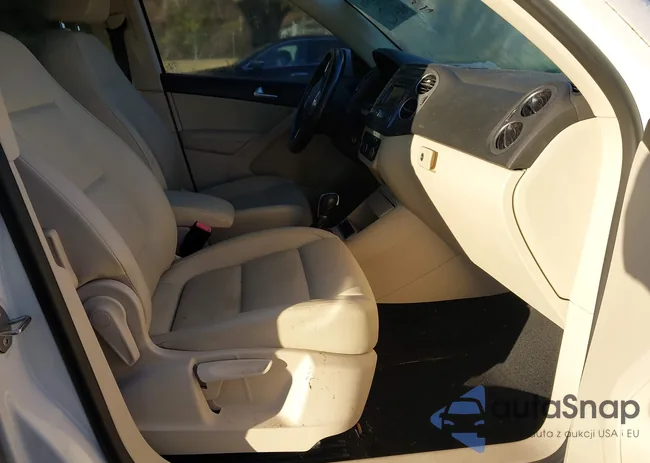 WVGAV7AX0CW559393: 43851641