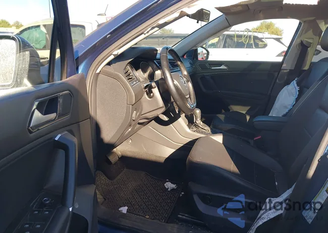 3VV3B7AX4JM087882: 43852904