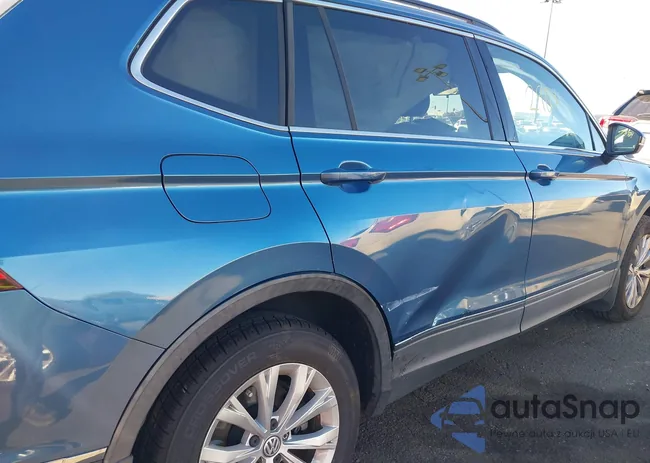 3VV3B7AX4JM087882: 43852904