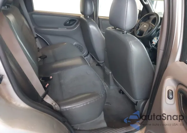 1FMYU01162KC84834: 43852961