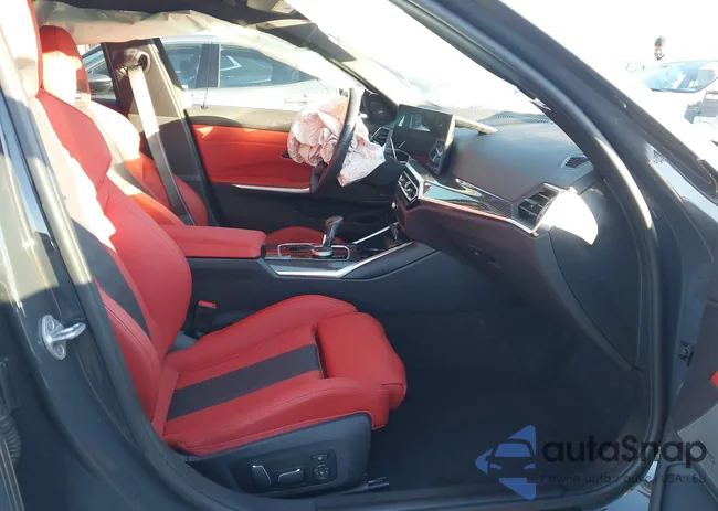 WBS33AY01RFT52215: 43853283