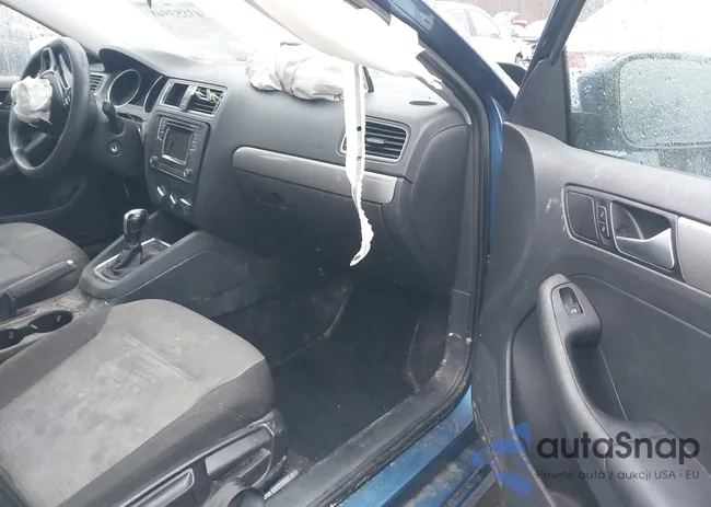 3VW2B7AJ2JM238687: 43853948