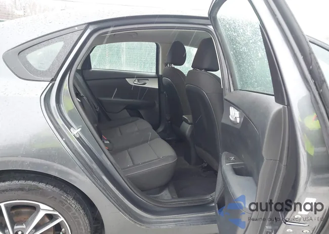 3KPF24AD6NE495204: 43853953