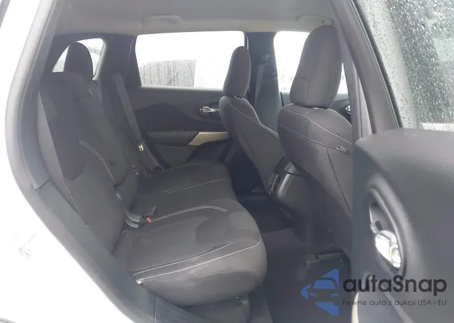 1C4PJLCB0HW654435: 43853813