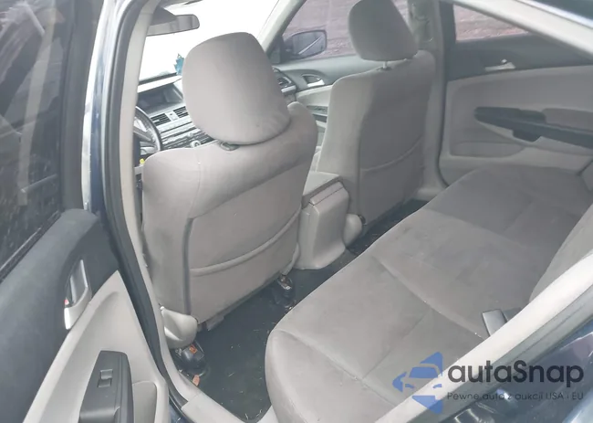 1HGCP2F36BA084040: 43856114