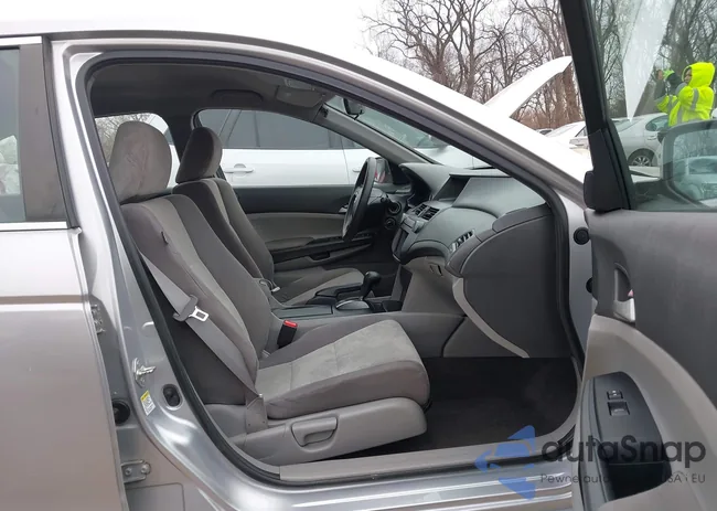 1HGCP2F43AA181381: 43856195