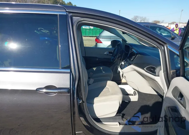 2C4RC1H73JR158281: 43857087