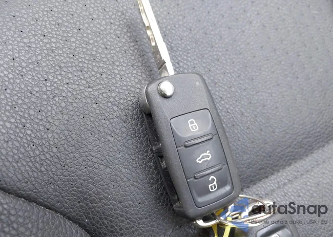 3VW3L7AJ4CM043596: 43857116