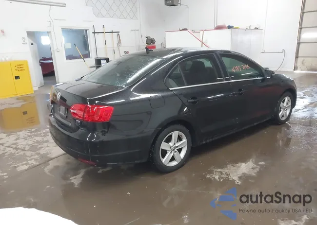 3VWLL7AJ2EM405556: 43857196