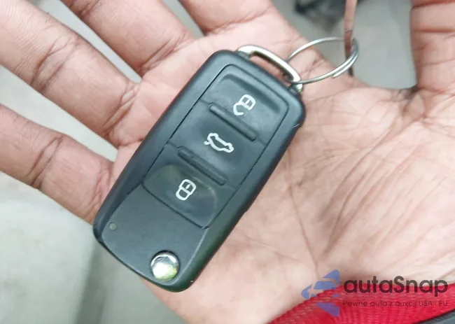 3VW5L7AT3EM821853: 43858033