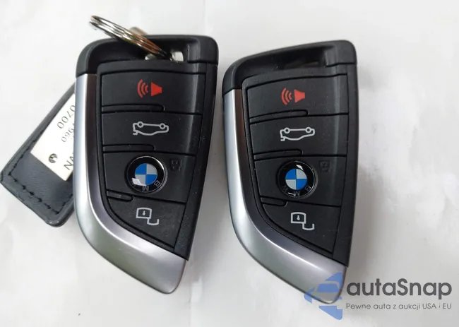 5UX53DP09R9X36789: 43858139