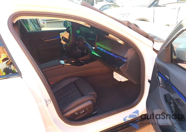 WBY63HG00TCW28499: 43858430