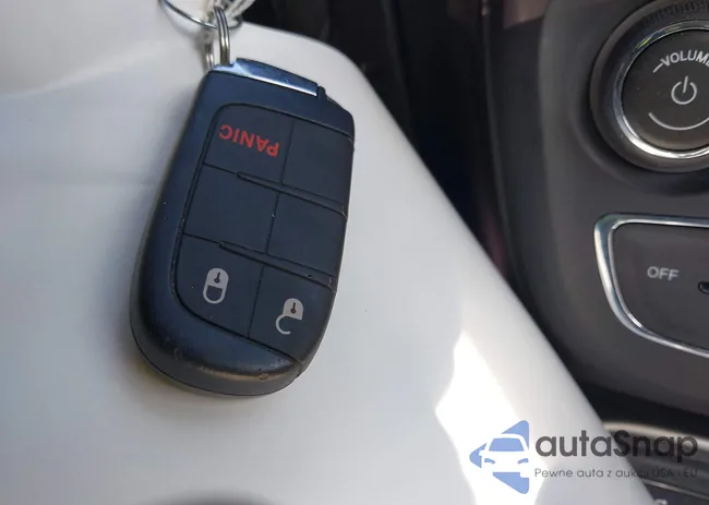 3C4NJCABXMT505220: 43857504