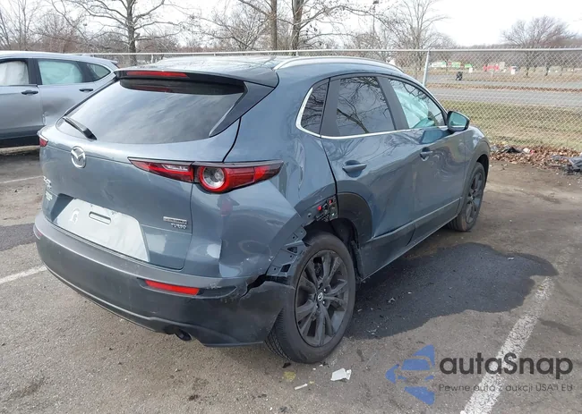 3MVDMBAY1NM428684: 43859395