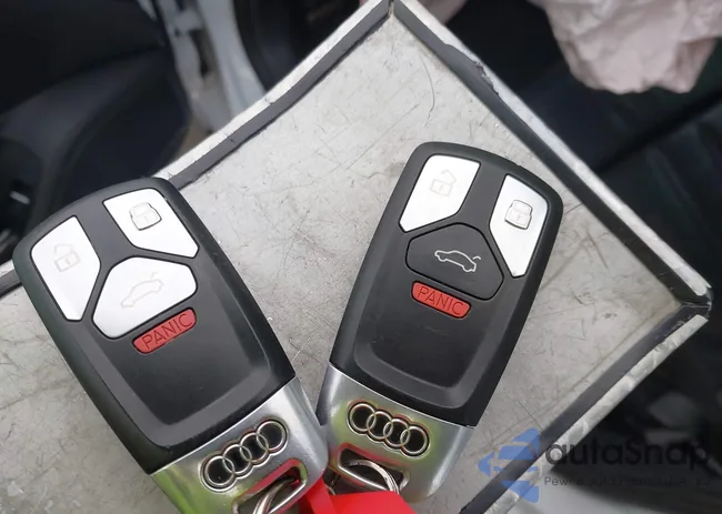 WAUENAF49JN001768: 43858711