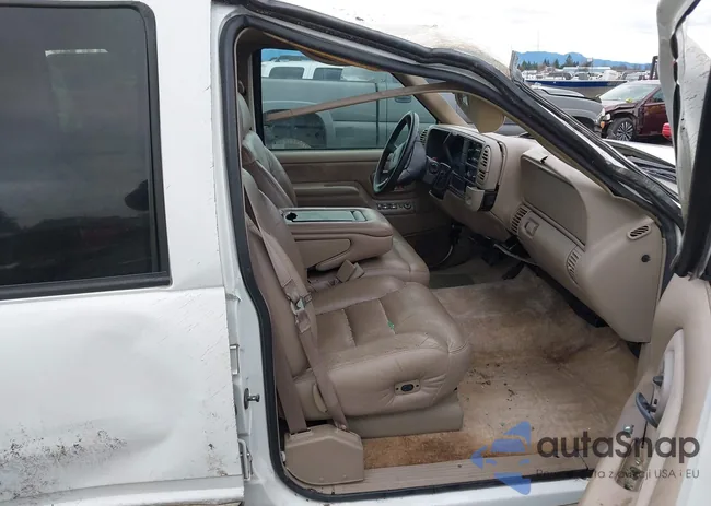 1GNEC13R9XJ568109: 43860948