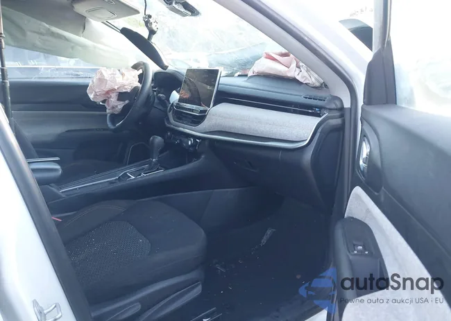 3C4NJDAB0NT214068: 43861319