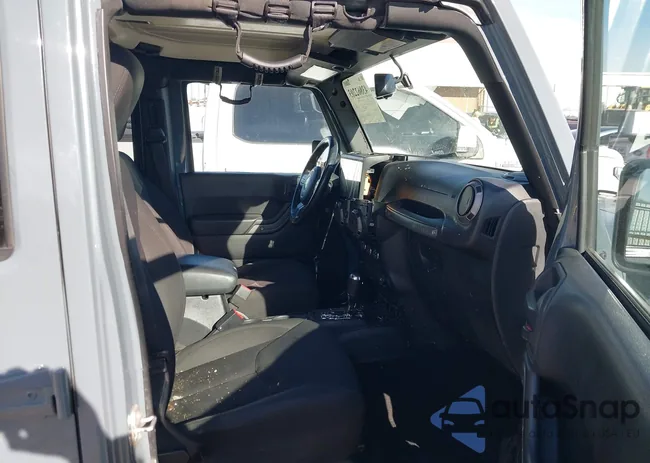 1C4HJWDG8FL682823: 43862203