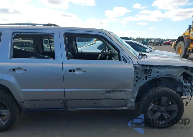 1C4NJPBA2HD102440: 43862788