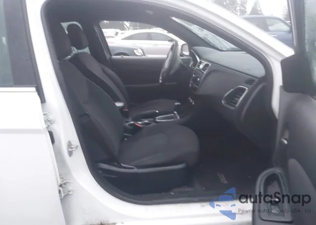 1C3CCBAB4EN231563: 43864983