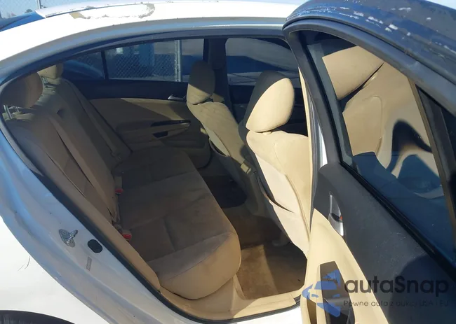 1HGCP2F42BA072685: 43865140