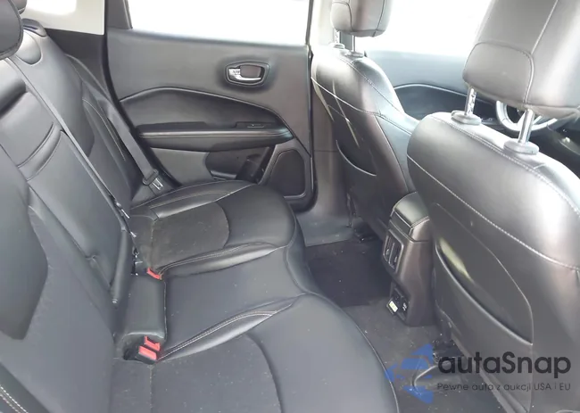 3C4NJDBB4KT592582: 43866988