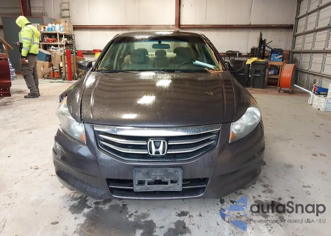 1HGCP2F49BA050053: 43867093