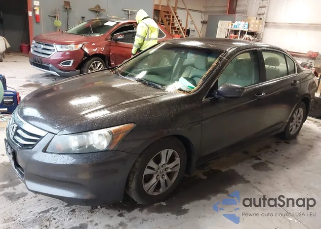 1HGCP2F49BA050053: 43867093