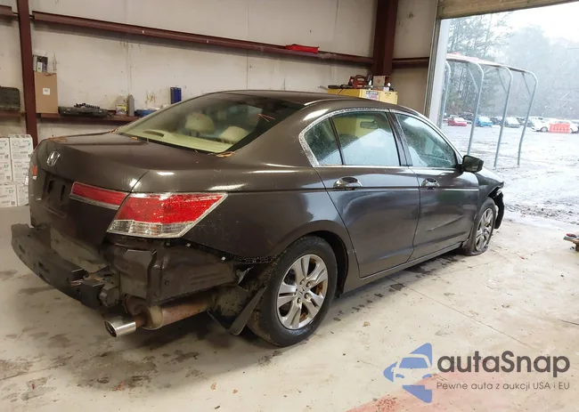 1HGCP2F49BA050053: 43867093