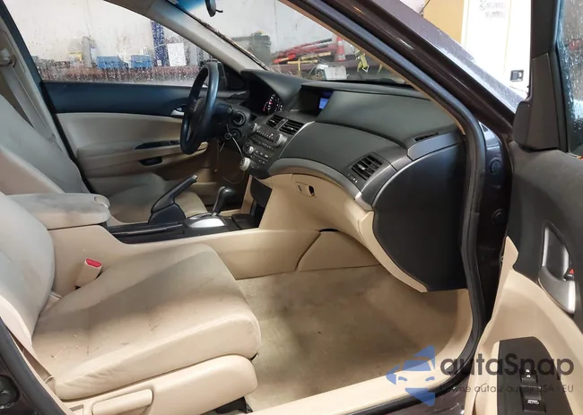 1HGCP2F49BA050053: 43867093