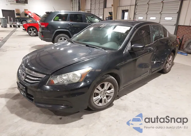 1HGCP2F60CA240102: 43867409