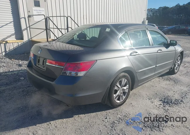 1HGCP2F42BA050282: 43867730