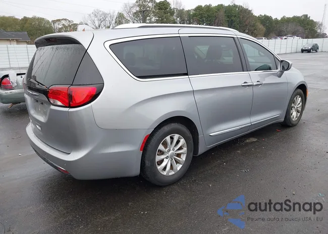 2C4RC1BG9KR566827: 43869175