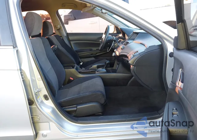 1HGCP26439A070552: 43869564