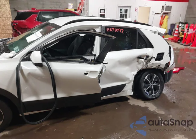 KNDCP3LE6R5155671: 43871097