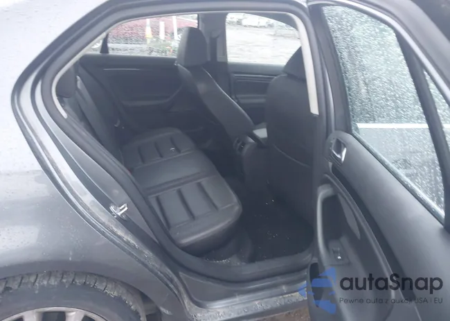 3VWRZ7AJ6AM014560: 43871410