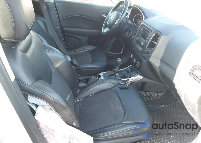 3C4NJDBB5JT144320: 43870673