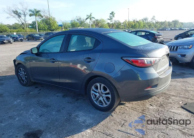 3MYDLBZV5GY101135: 43872381