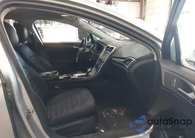 3FA6P0LU8DR226609: 43872704