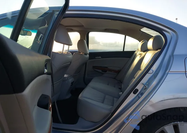 1HGCP3F85CA012569: 43872820